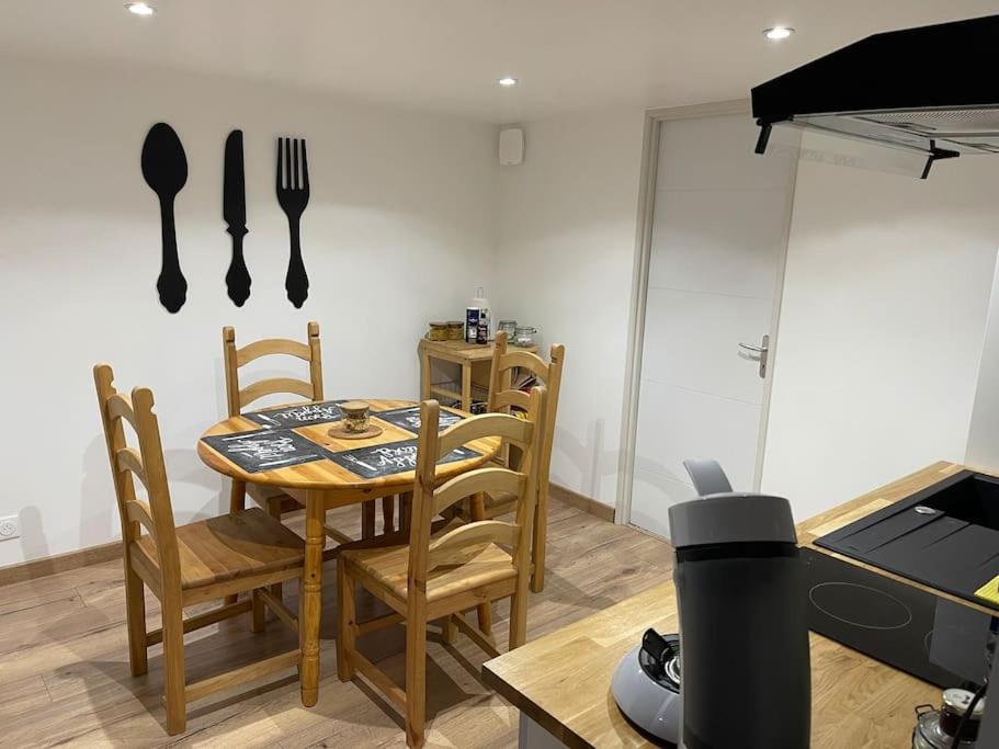 2 Pieces 35m2,centre Ville, Parking Gratuit Bourges