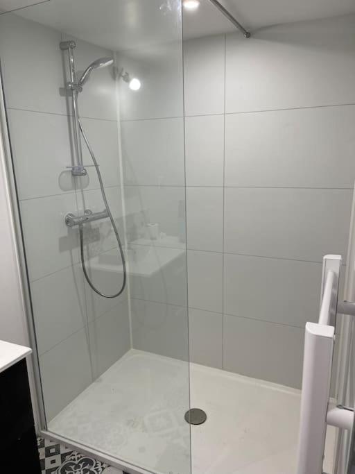 2 Pieces 35m2,centre Ville, Parking Gratuit * Bourges